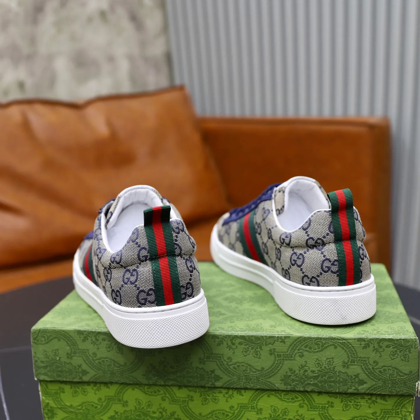 Ex-factory price: 440💰🙅‍♂️🙅‍♂️🙅‍♂️ Brand: GUCCI Standard code: 38-44 (45 customized) Grade: Same as the official website Material: Original material splicing Comfortable and breathable lining Lightweight and wear-resistant sports outsole Style category: Men's fashionable casual shoes Running sneakers Distinguished luxury brand elements Top luxury Color: actual picture color